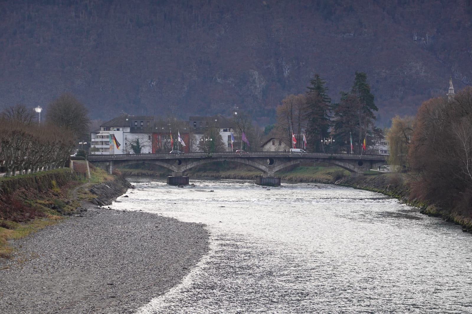 Le pont de l'Europe sur l'Arve à Bonneville, en Haute-Savoie